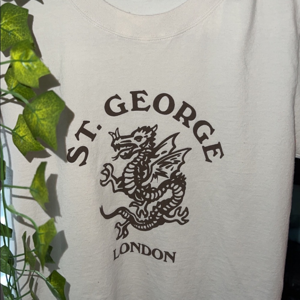 Brandy melville “St. George London” Tee (RARE NOT MADE ANYMORE)(vintage)